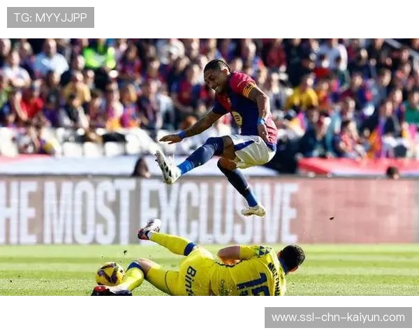 巴萨小范围配合极快 巴萨小范围配合极快