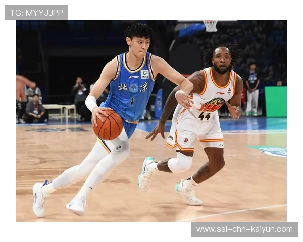 北京曾凡博突破造犯规，罚球命中稳定