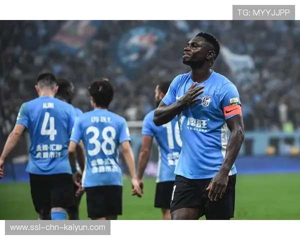 大连英博底线急速挑传险些命中 大连英博底线急速挑传险些命中